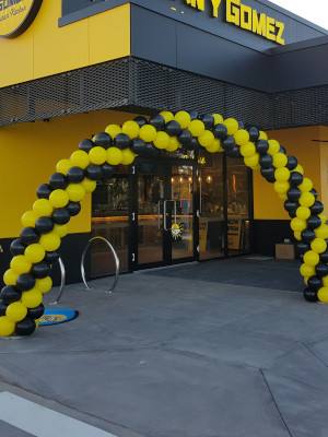 Balloon Arch in front of a store